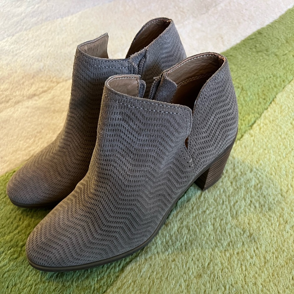 Lucky Brand Textured Gray Ankle Booties 6.5/37